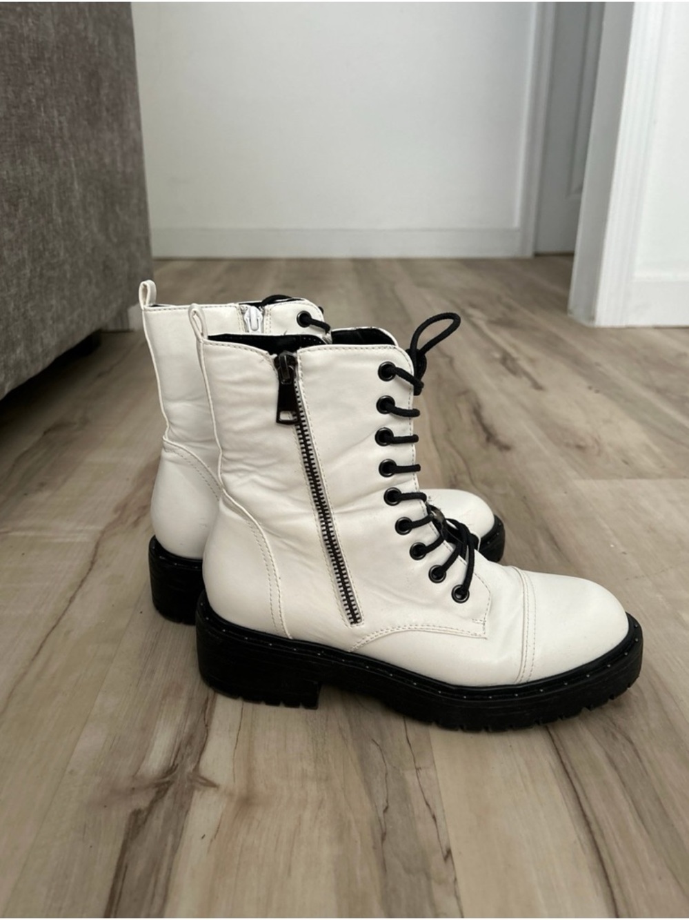 Forever 21 White Combat Boots with Black Sole and Laces